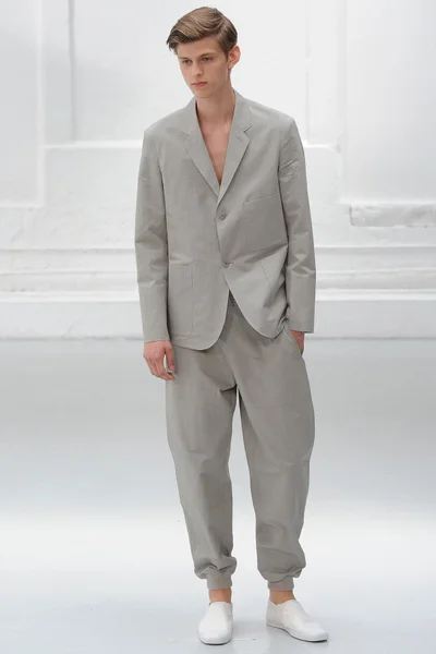 Look 16